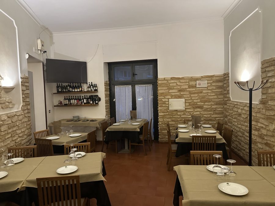 Sala della trattoria La Nuova Quercia a Napoli